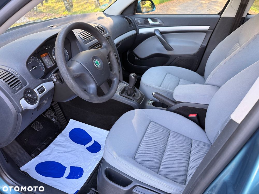 Skoda Octavia 1.6 Ambiente - 12