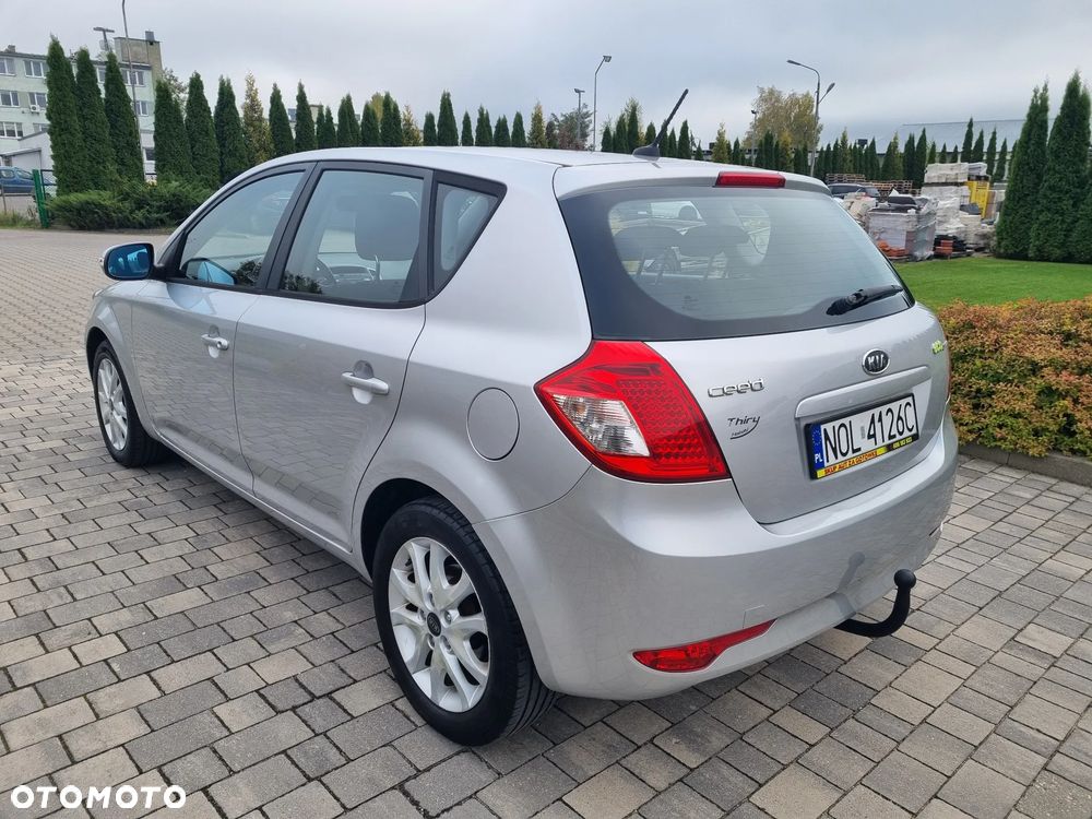 Kia Ceed 2010 photo 4