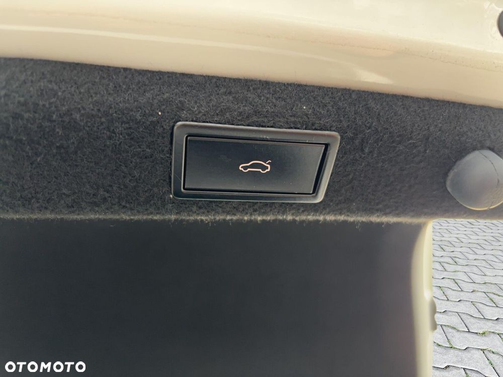 Skoda Superb 2.0 TDI L&K DSG - 33