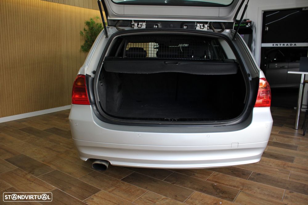 BMW 320 d Dynamic - 34