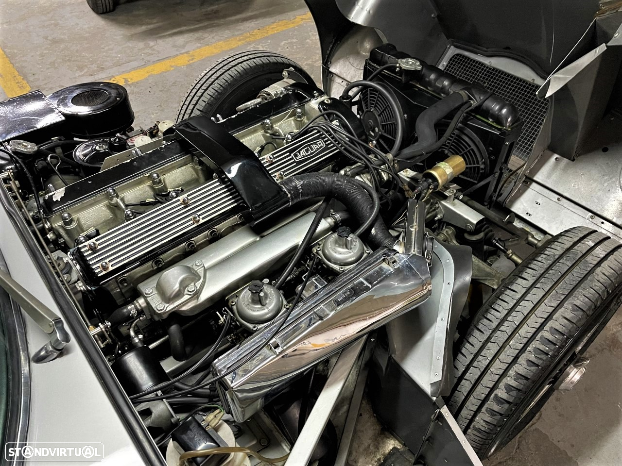 Jaguar E-Type - 15