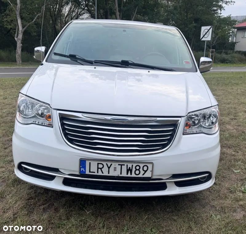 Chrysler Town & Country 3.6 Limited - 17