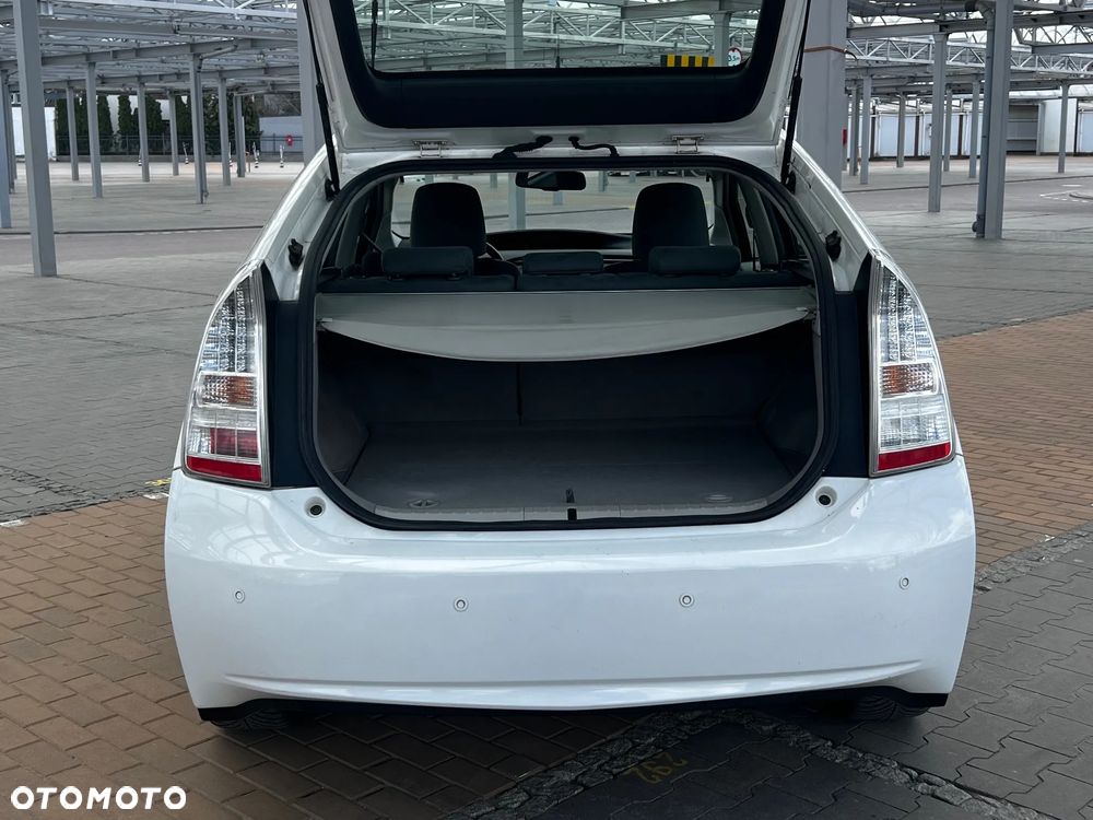 Toyota Prius (Hybrid) Executive - 7