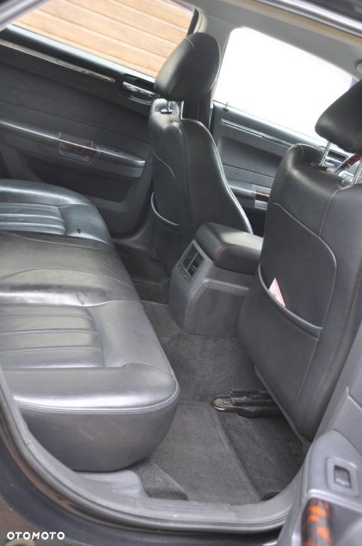 Chrysler 300C 5.7 V8 HEMI AWD Automatik - 8