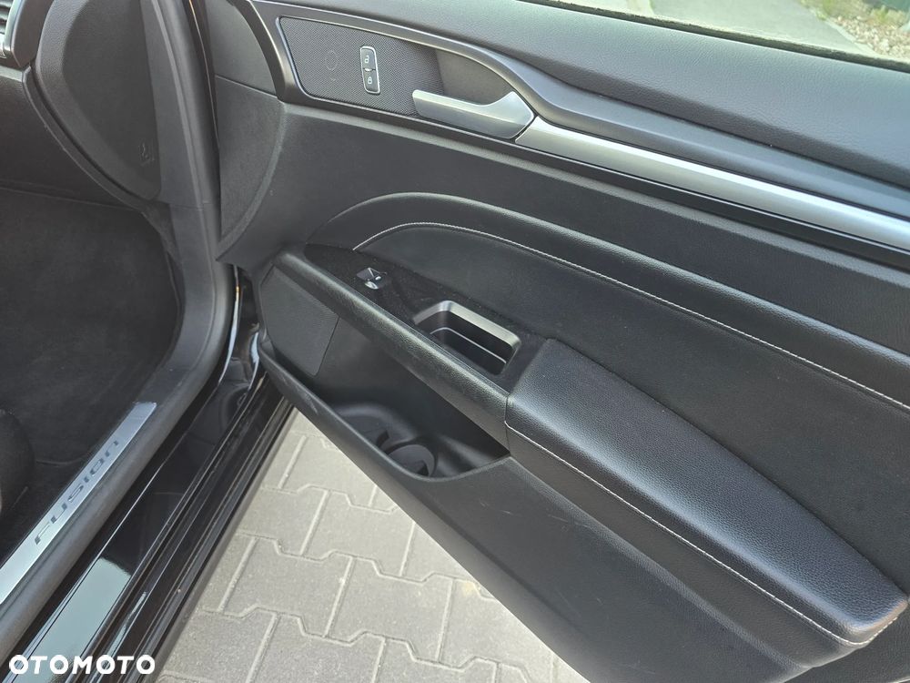 Ford Fusion - 25