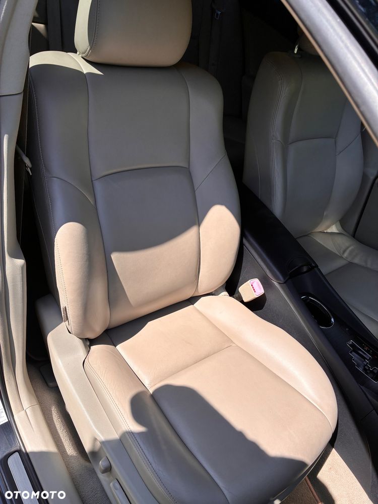 Toyota Avensis 2.0 Multidrive S Executive - 16