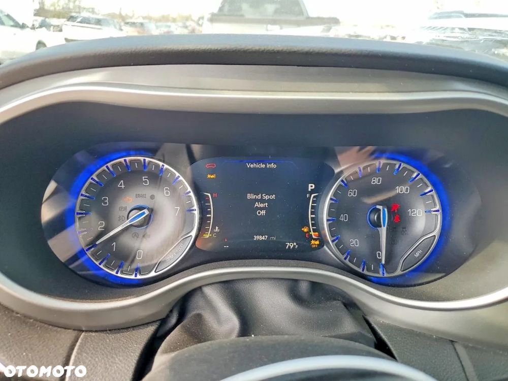 Chrysler Pacifica - 12