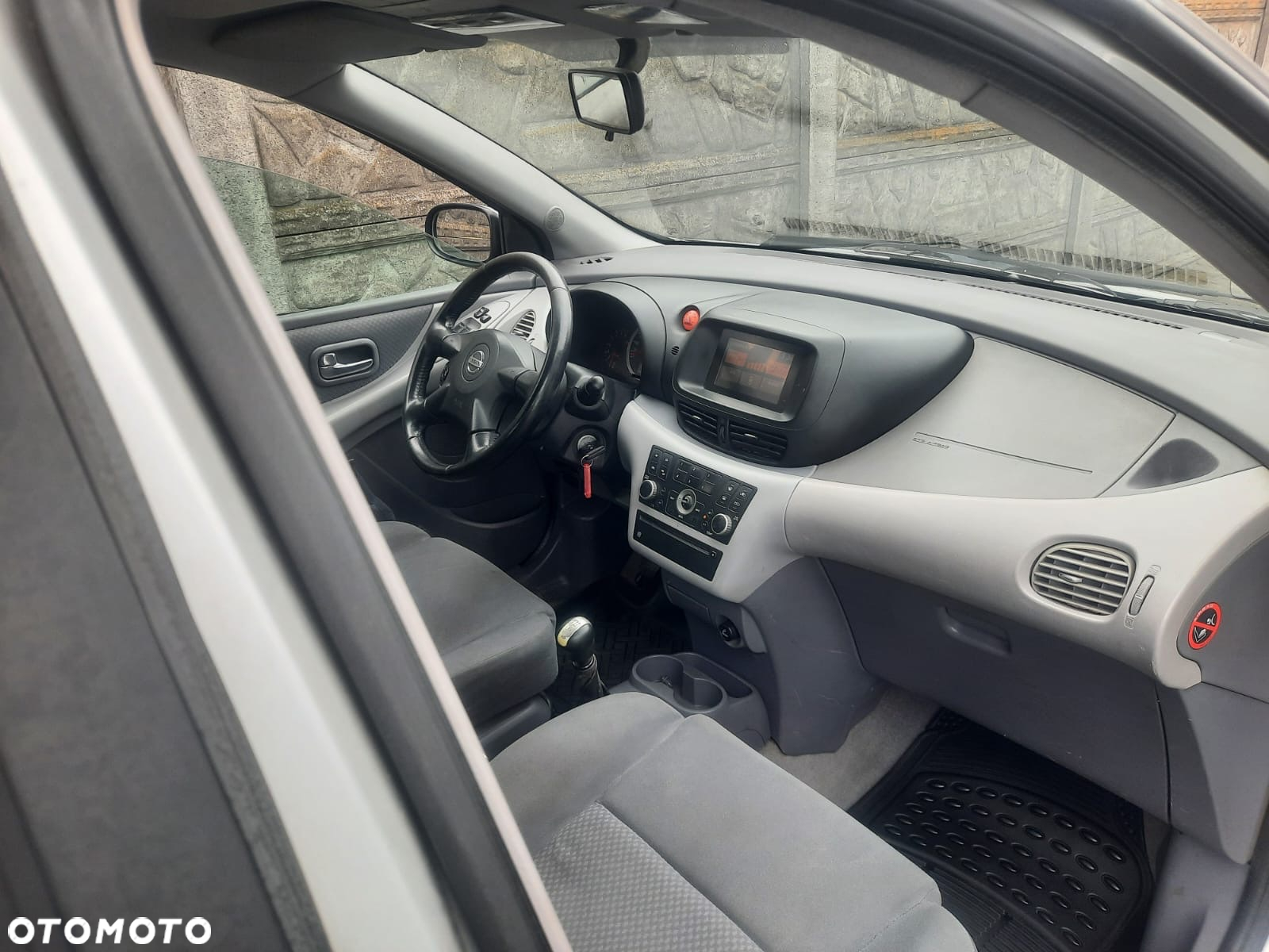 Nissan Almera Tino - 6