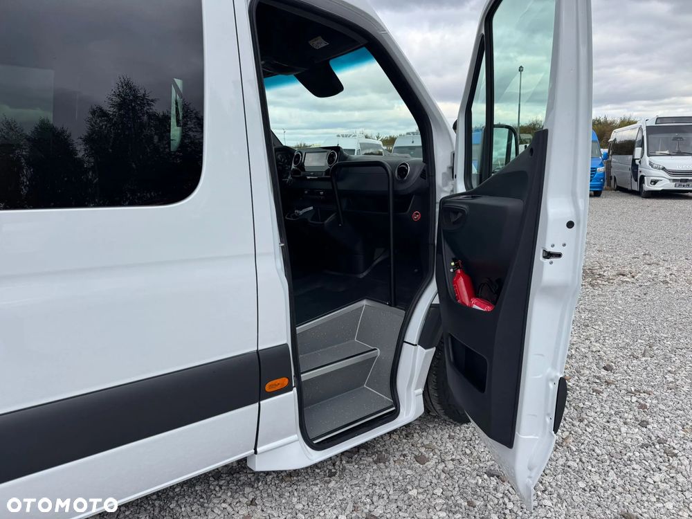 Mercedes-Benz Sprinter - 16