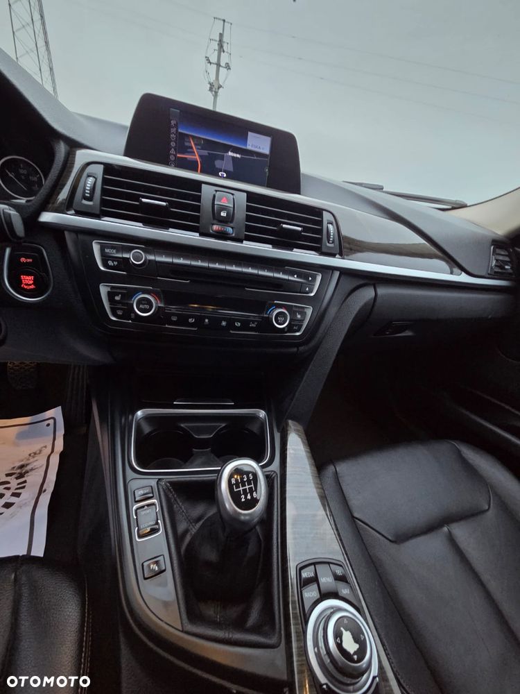 BMW Seria 3 320d Efficient Dynamics - 28