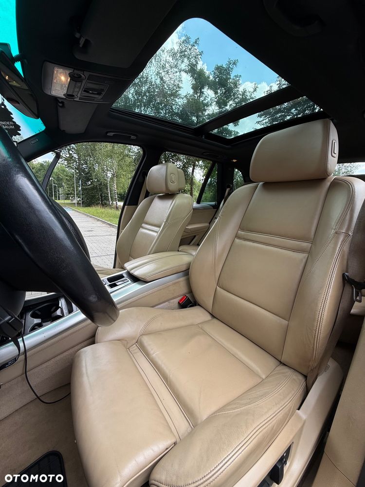 BMW X5 4.8i xDrive - 11