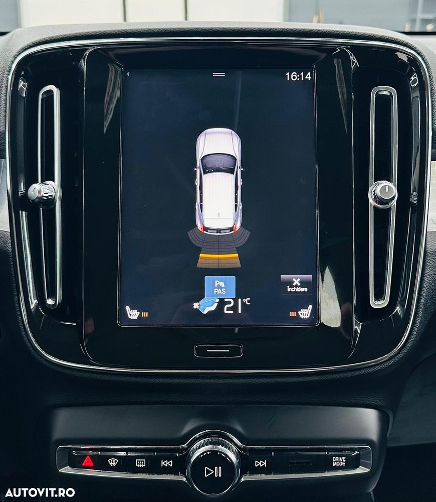 Volvo XC 40 T3 Geartronic Momentum Pro - 27