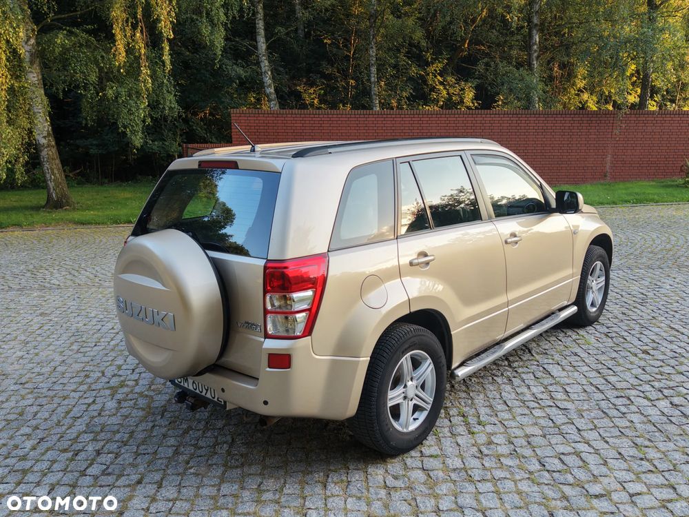 Suzuki Grand Vitara 2.0 Comfort - 24