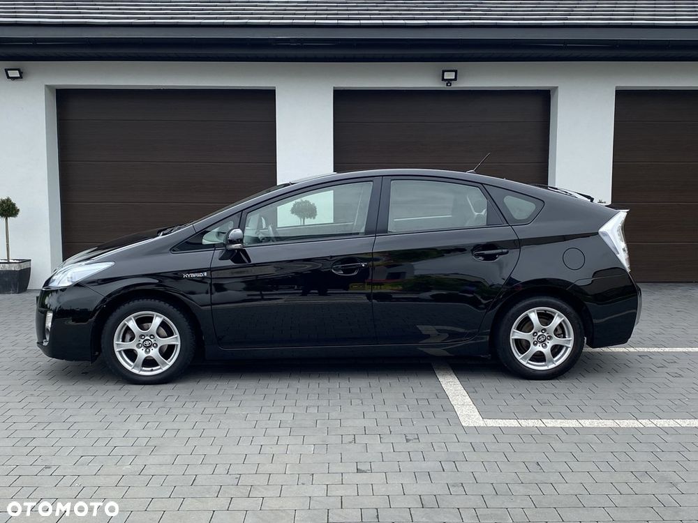 Toyota Prius (Hybrid) - 3