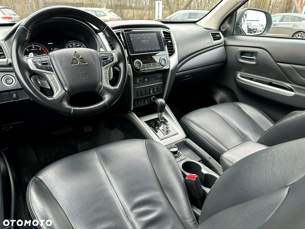 Mitsubishi L200 2.2 d DC Instyle Plus - 24