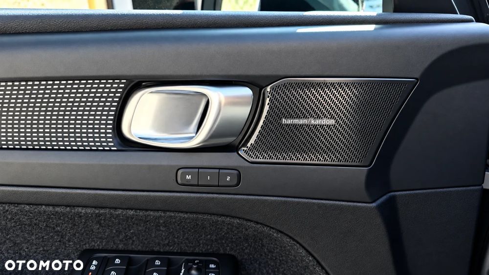 Volvo XC 40 B3 B DKG Ultra Black Edition - 27