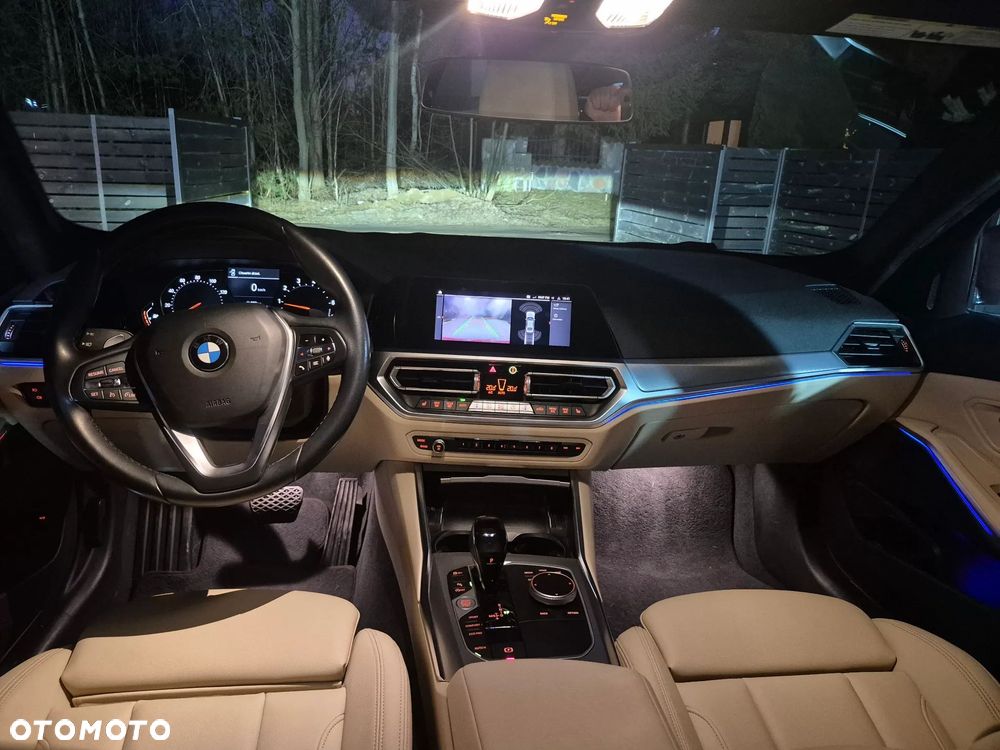 BMW Seria 3 330i - 10