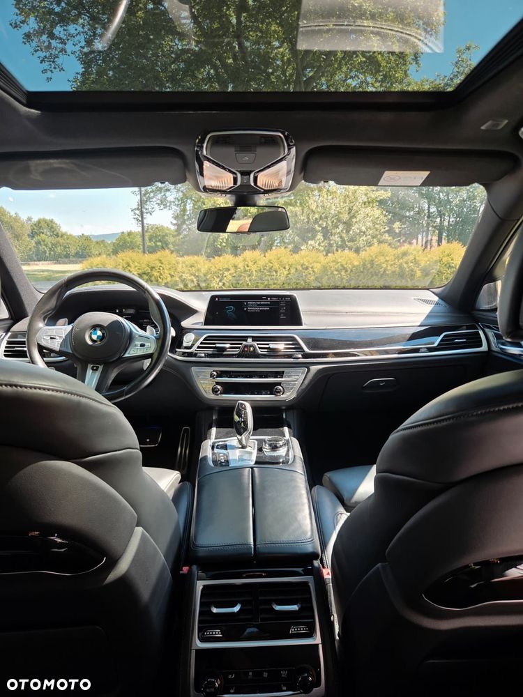 BMW Seria 7 745e - 11