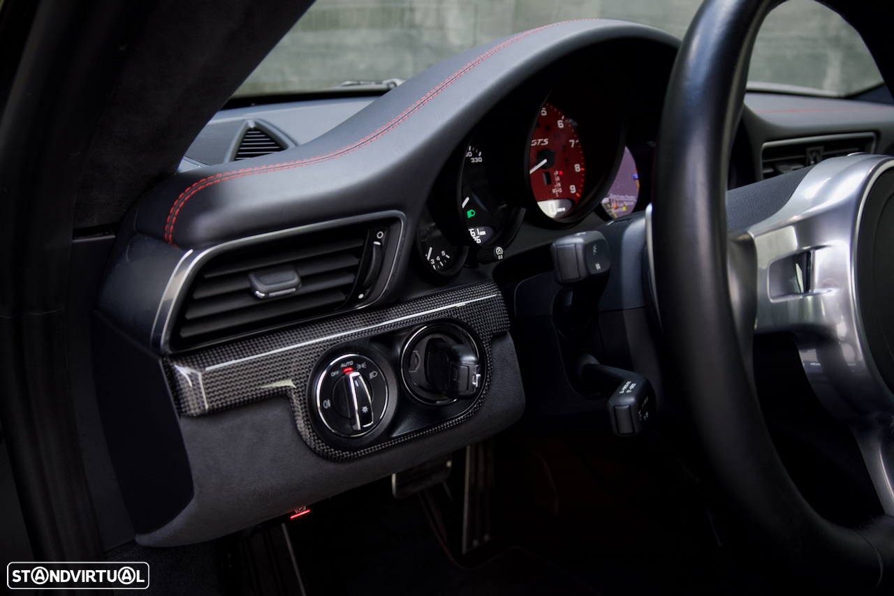 Porsche 911 (991) Carrera 4 GTS PDK - 28
