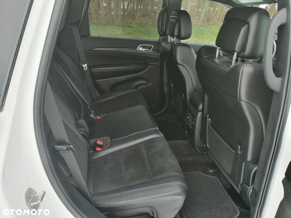 Jeep Grand Cherokee - 12