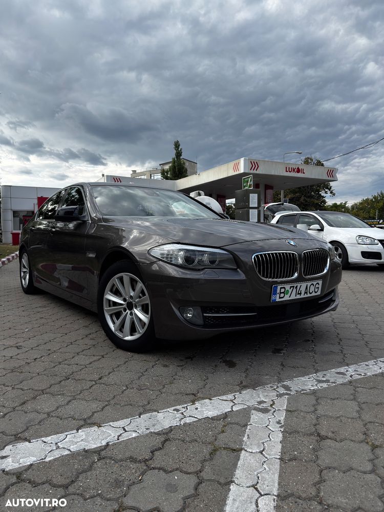 BMW 5 Series 2012 photo 2