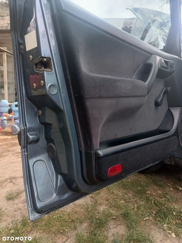 Volkswagen Vento 1.8 GL - 19