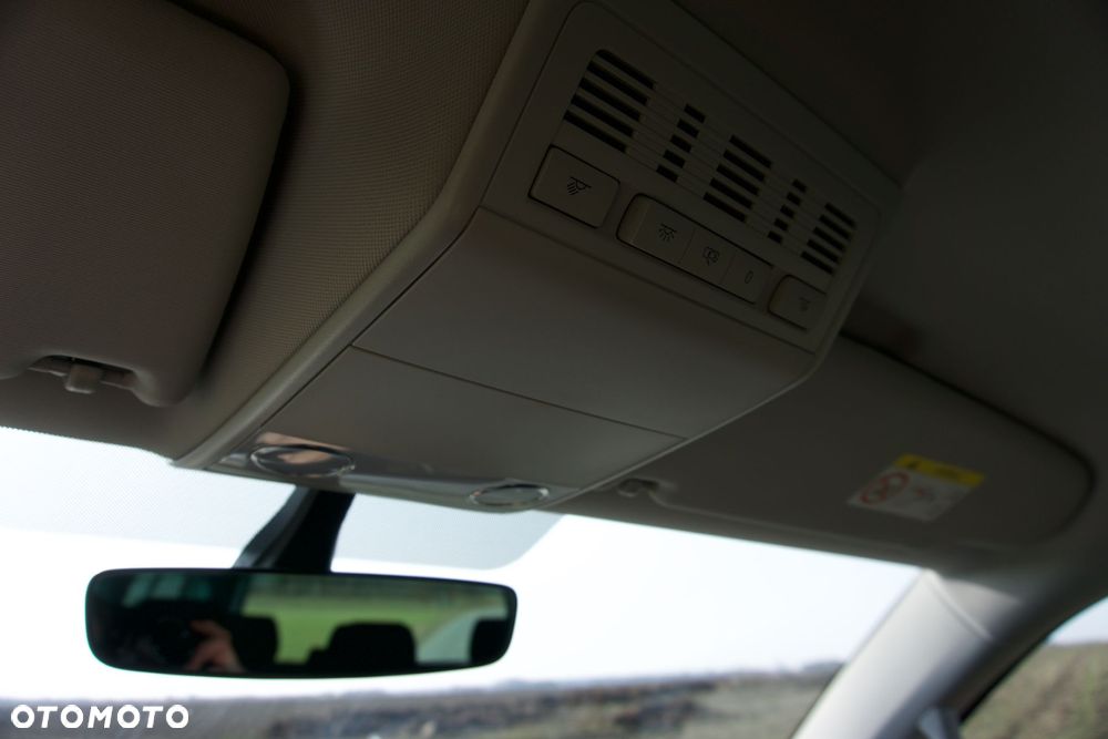 Volkswagen Caravelle 2.0 TDI L2 Highline - 23