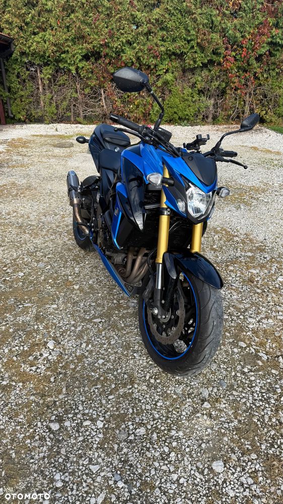 Suzuki GSX - 2