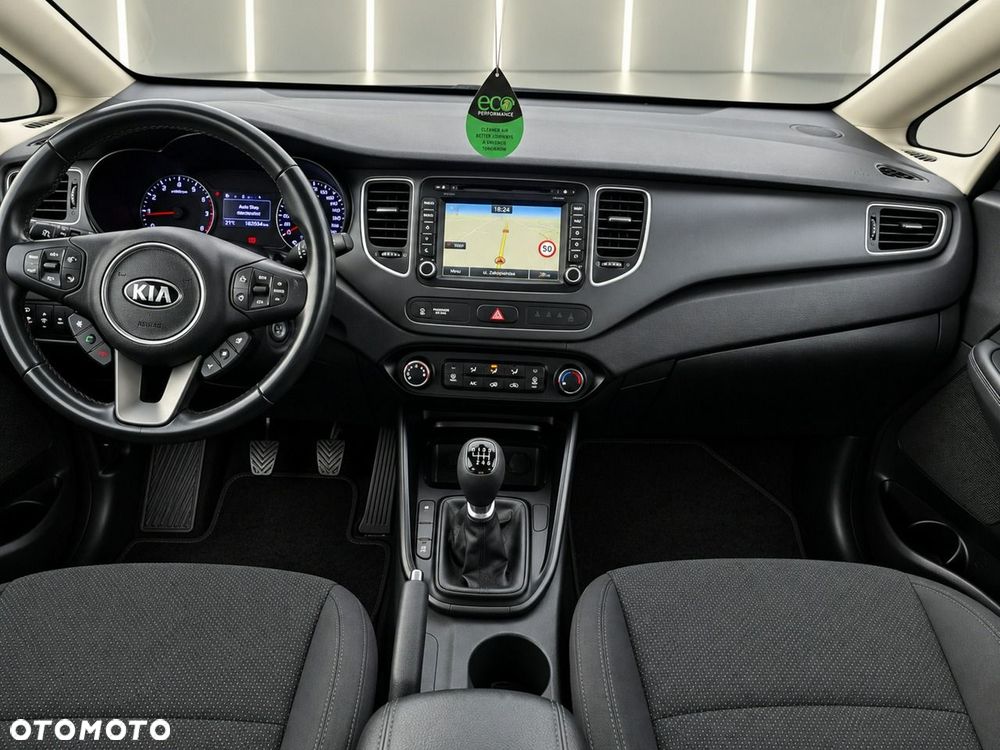 Kia Carens - 11