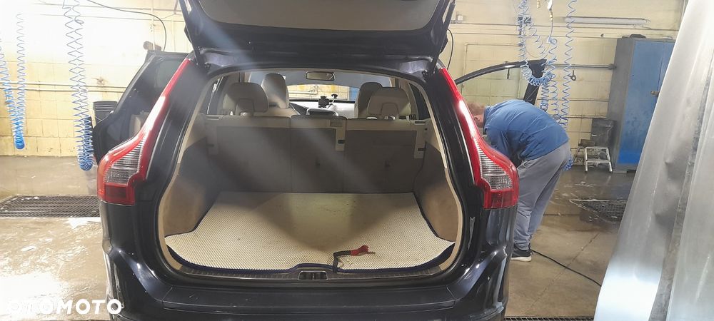 Volvo XC 60 T5 Geartronic Momentum - 26