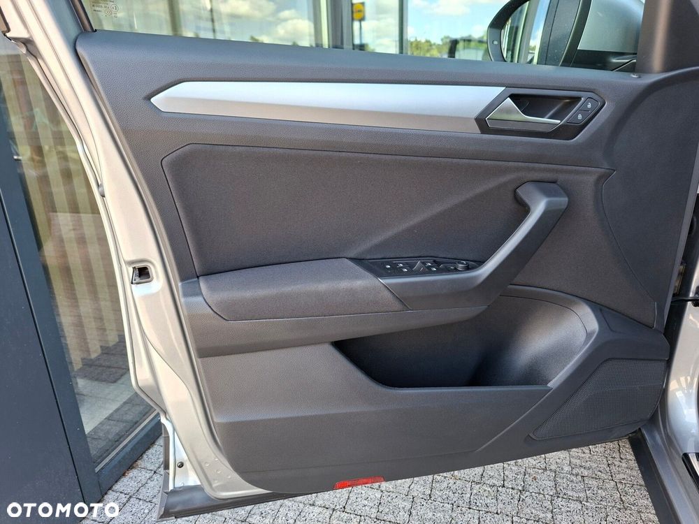 Volkswagen T-Roc - 10