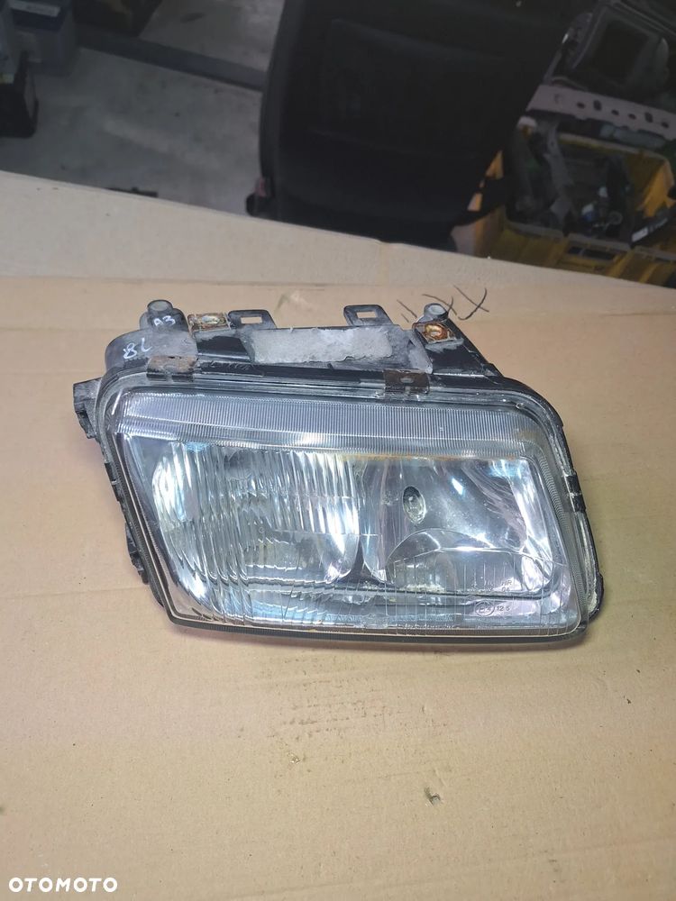 AUDI A3 8L lampa prawy przód  EU - 3