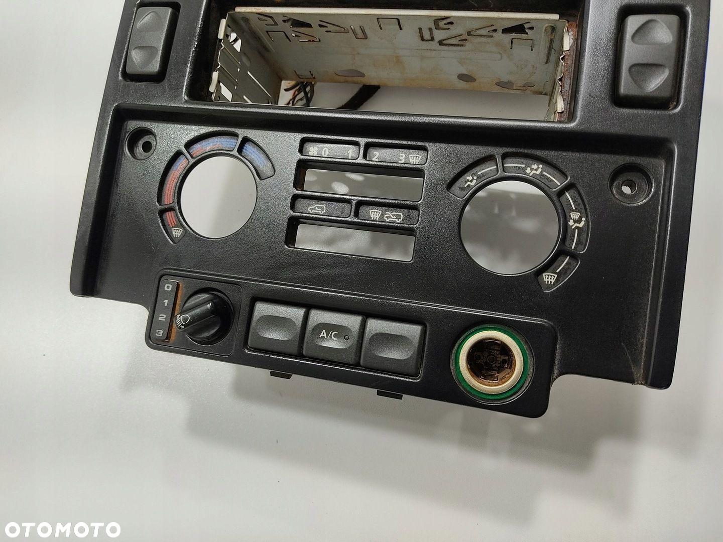 RAMKA OSŁONA DESKI ROZDZIELCZEJ RADIA LAND ROVER DEFENDER 7H12-045F67 07-14 - 4