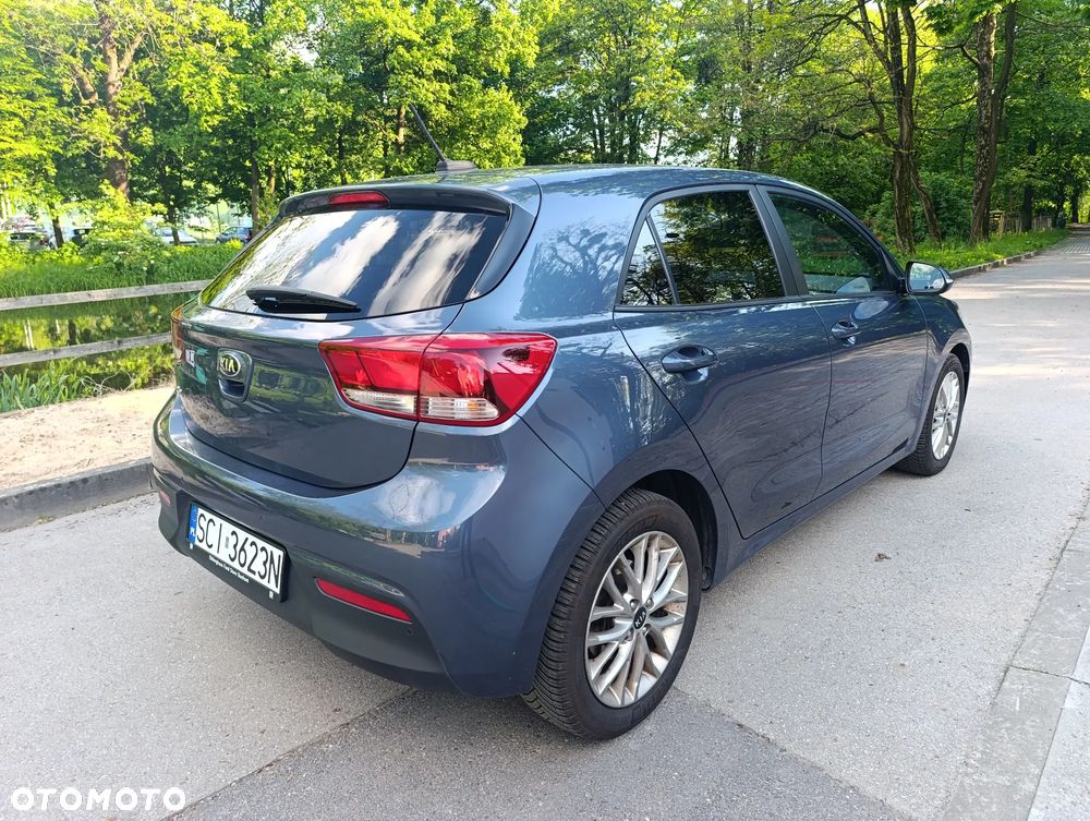 Kia Rio 1.2 L - 1