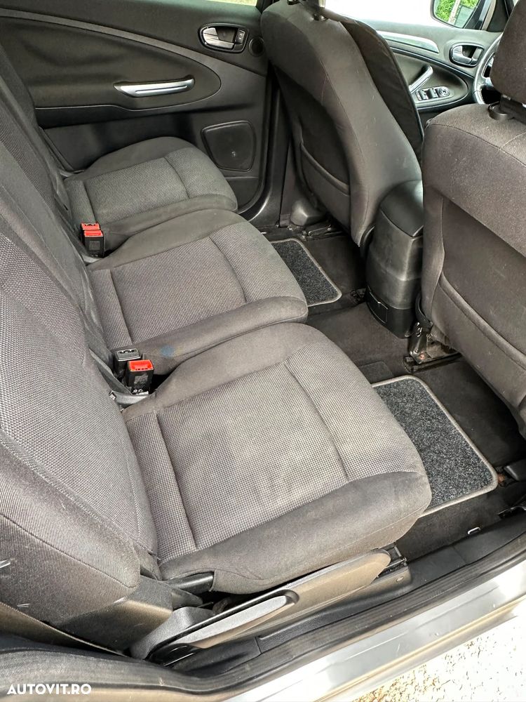 Ford S-Max - 13