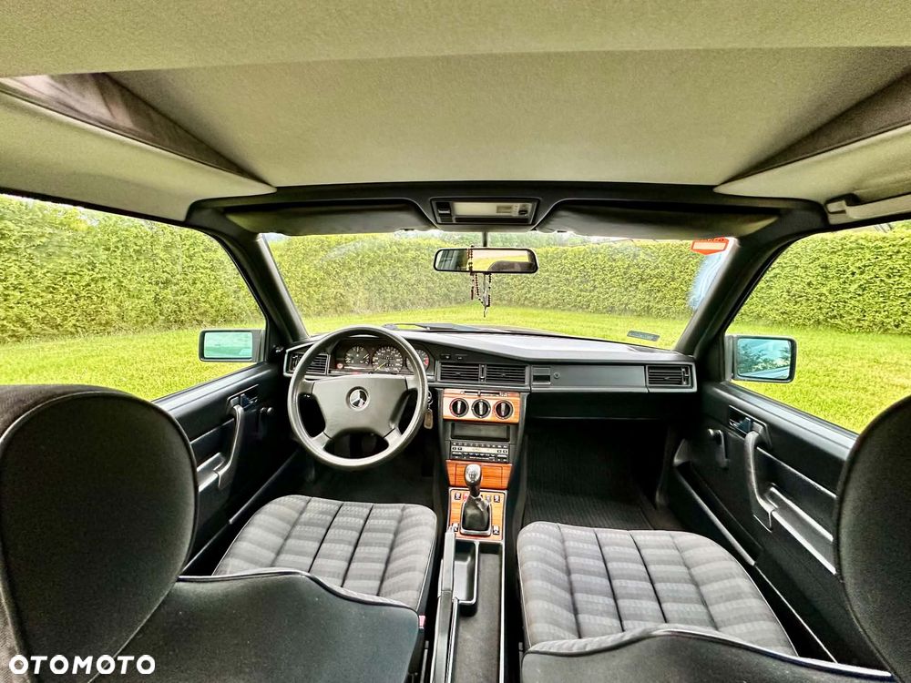Mercedes-Benz W201 (190) - 9