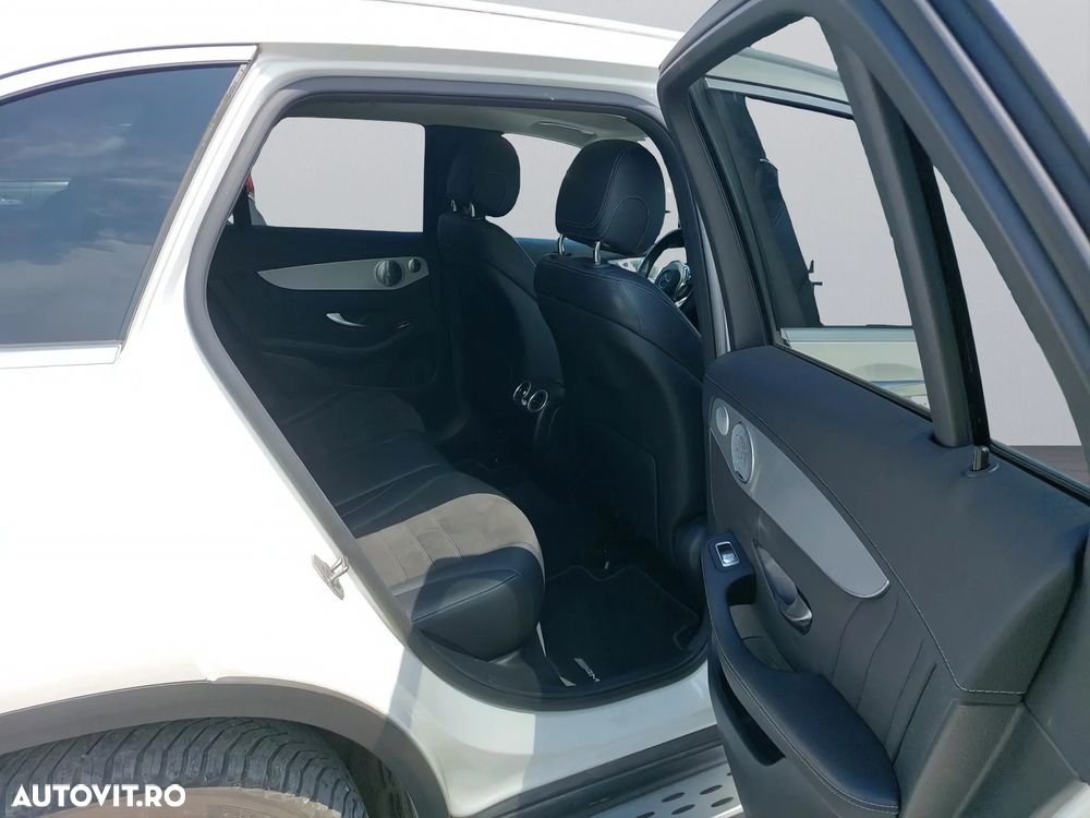 Mercedes-Benz GLC 300 e 4Matic 9G-TRONIC AMG Line - 10