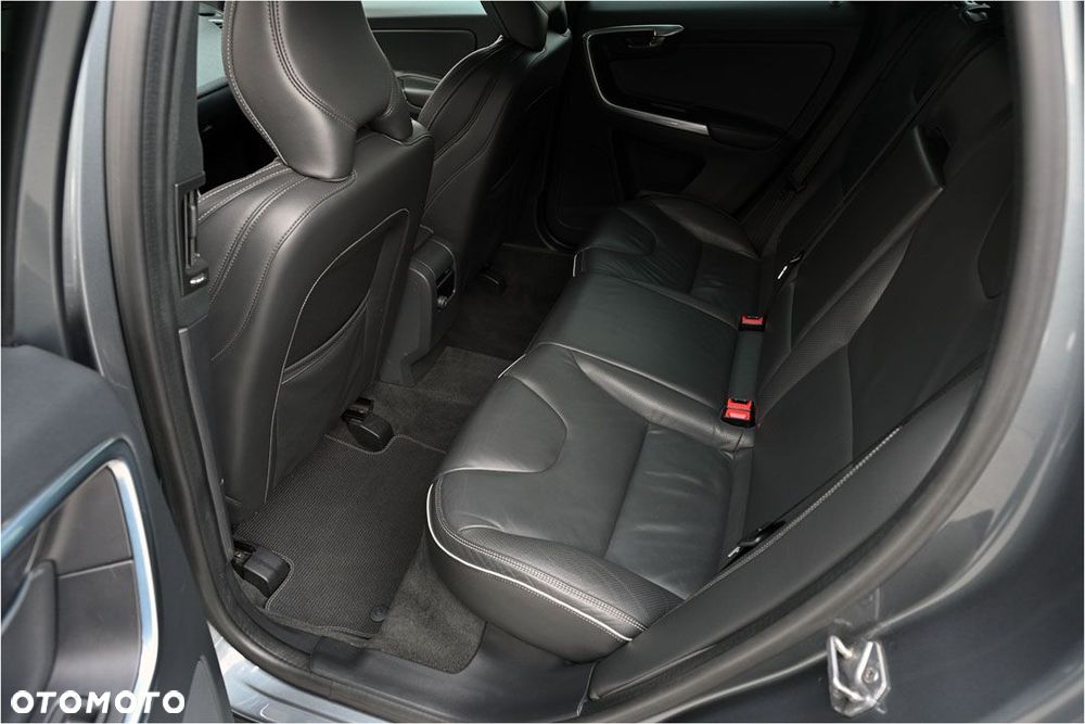 Volvo XC 60 D4 Drive-E R-Design Momentum - 17