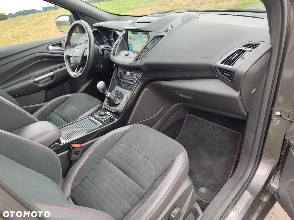 Ford Kuga 1.5 EcoBoost 2x4 ST-Line - 19