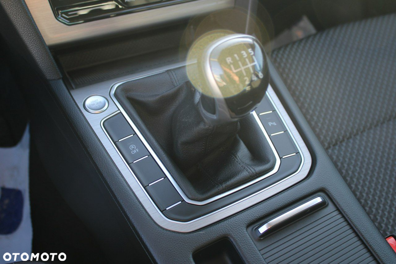 Volkswagen Passat - 22