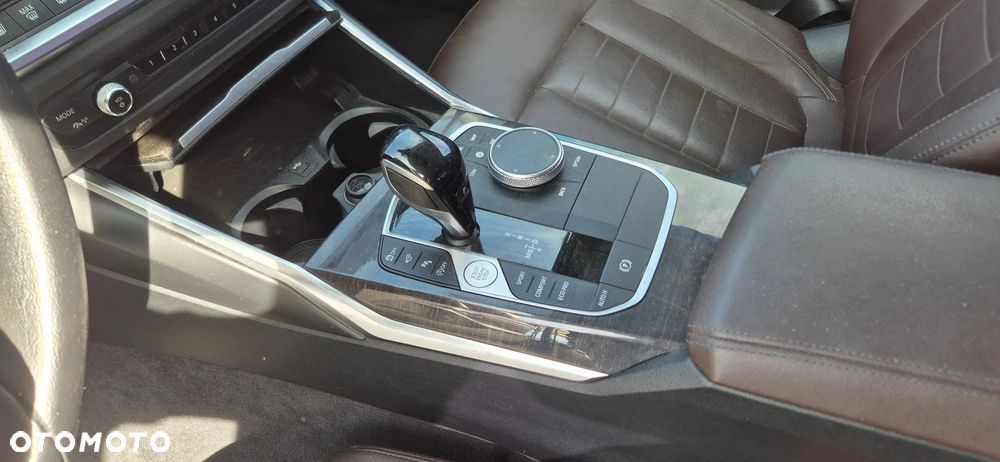 BMW Seria 3 320d xDrive Luxury Line - 22