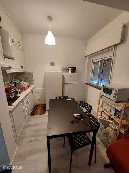 T1 MOBILADO COM COZINHA EQUIPADA EM CORROIOS — 900 €/MÊS