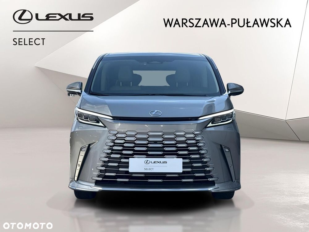 Lexus LM - 8