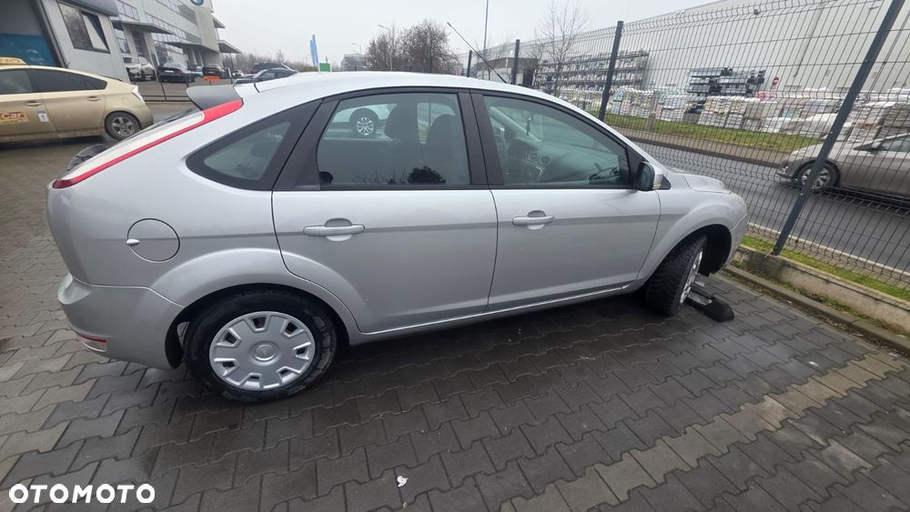 Ford Focus 1.6 Ambiente - 2