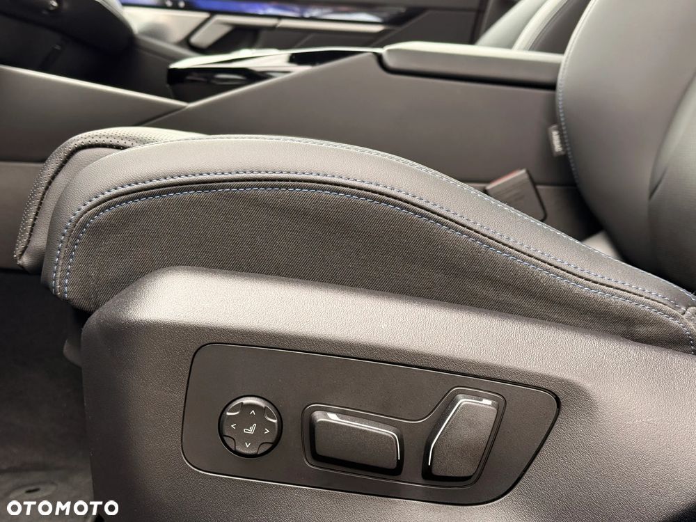 BMW Seria 5 520i - 31