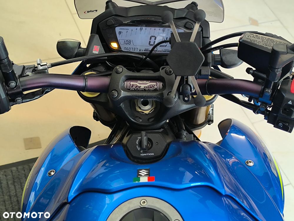 Suzuki GSX - 26
