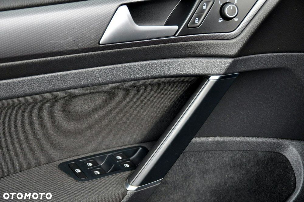 Volkswagen Golf - 36