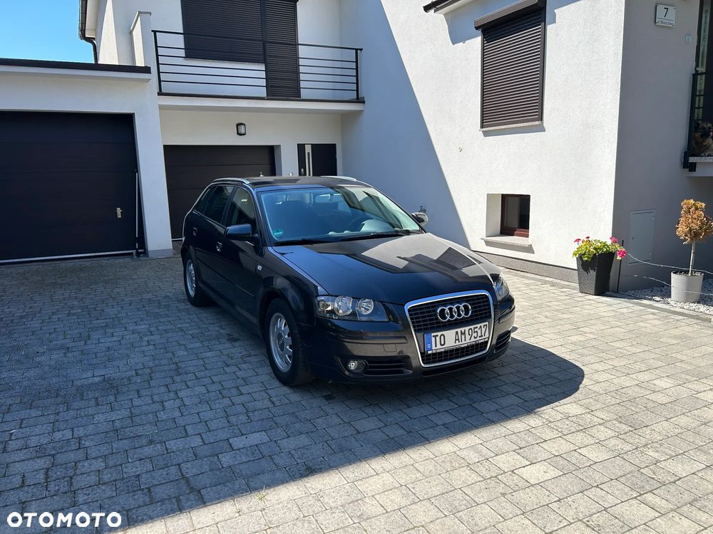 Audi A3 Sportback 2.0 TDI DPF (DSG) S tronic Ambiente - 2