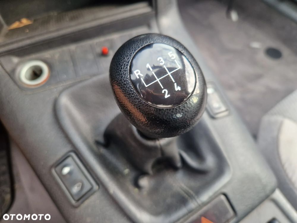 BMW Seria 3 318i - 25