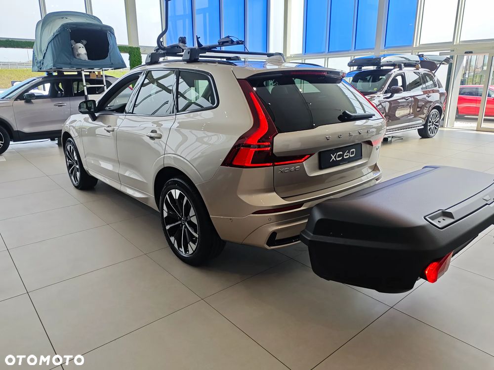 Volvo XC 60 T6 Plug-In Hybrid AWD Ultra Dark - 2